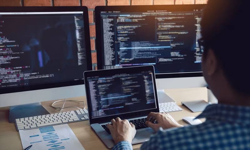 数据科学选型:R与Python如何赋能新市区网站建设?